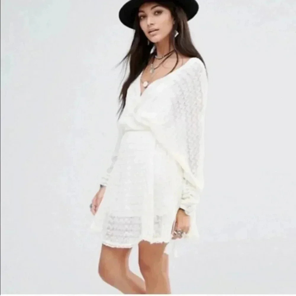 FREE PEOPLE Snug Bug Ivory Wrap Wool Blend Sweater Mini Dress mediuTassels Lined